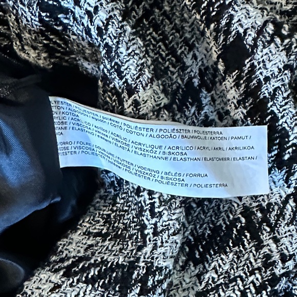 Chic Plaid Mini Skirt in Black and White Lined EUC - Picture 6 of 6